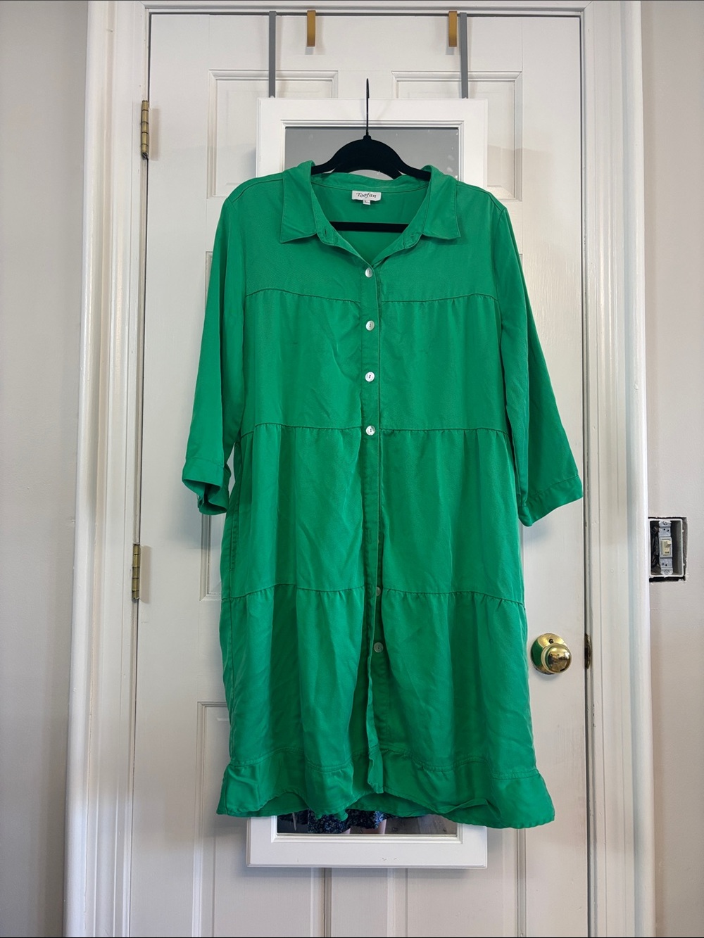 Three-Quarter Sleeve Green Button-Front Midi Dress